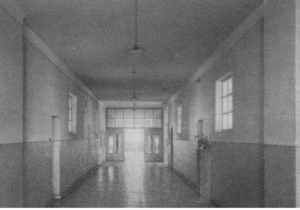 stary korytarz szkoły